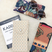 Load image into Gallery viewer, Cream Scalloped Eyeglass Case